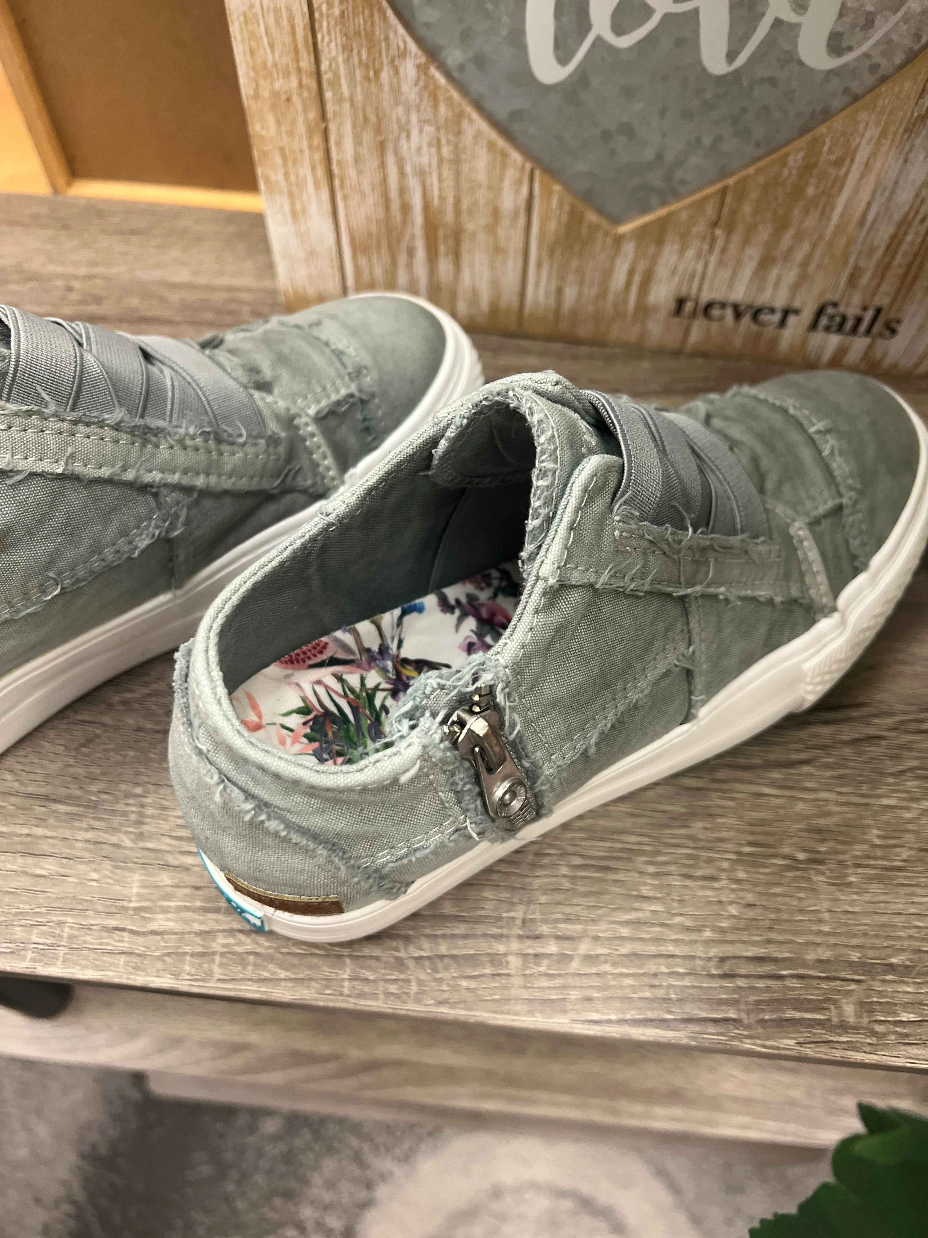 Blowfish Mamba Sneakers (Sweet Grey)